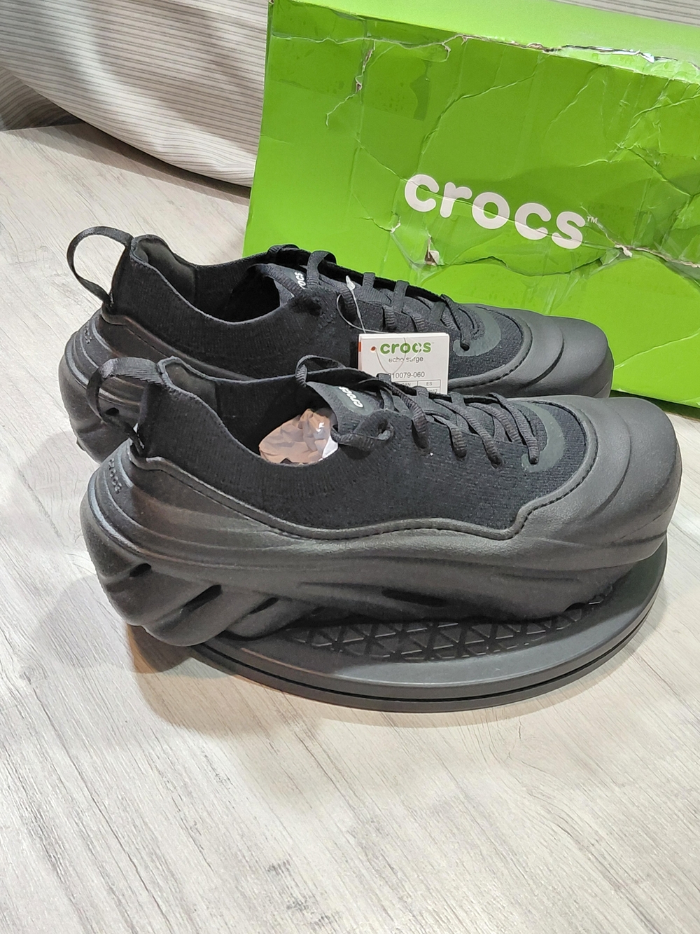 NWT Crocs Men Echo Surge Athletic Sneakers - Triple Black Lite Ride Comfort M10 - Picture 3 of 15